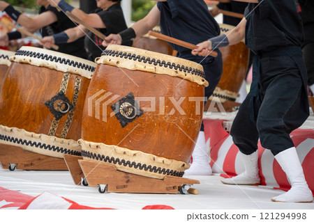 日本鼓演奏的動態鏡頭 121294998