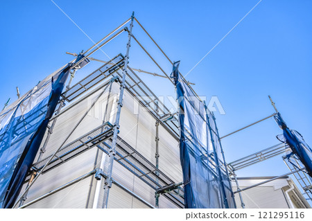 Repair work on exterior walls and roofs of detached houses Repair work on exterior walls and roofs of detached houses 121295116