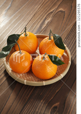 Mikan that looks delicious 121295576
