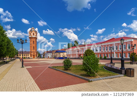Main square in Staraya Russa, Russia 121297369