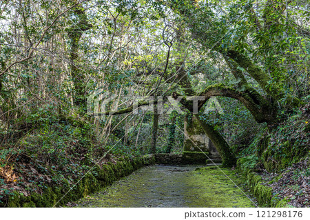 Abandoned and empty medieval Convento dos Capuchos in the Serra de Sintra National Park, Portugal 121298176