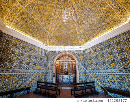 Interior of the unusual Saint Sebastian Chapel Sao Sebastiao in Ericeira, Portugal. Overlooking the Atlantic Ocean 121298177