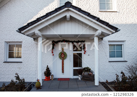White suburban house decorated for christmas holidays White suburban house decorated for christmas holidays 121298326