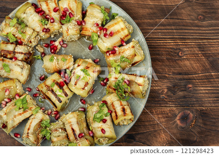 Vegan rolls of eggplant. 121298423