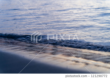 Quiet waves 121298772