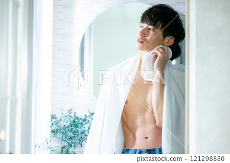 Men taking a bath 121298880