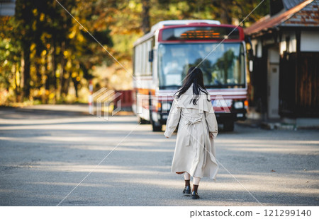Bus and woman, photo courtesy of Ugo Kotsu 121299140