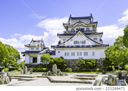 美麗的岸和田城天守閣和八陣庭園（大阪府岸和田市） 121299471