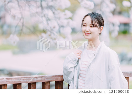 Cherry blossom and young woman 121300028
