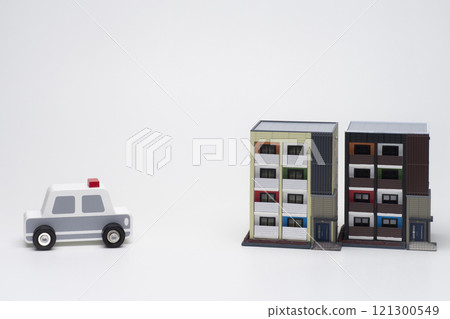 Police car rushes to one-room apartment 121300549
