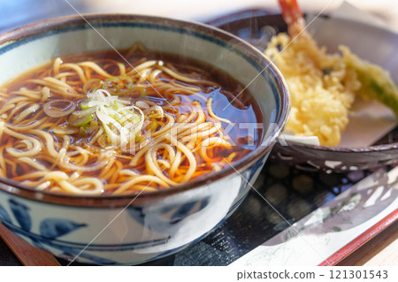 溫暖的天婦羅蕎麥麵 溫暖的天婦羅蕎麥麵 121301543