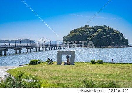 A view of Takeshima Park, Takeshima Bridge, and Takeshima in Gamagori City (Aichi Prefecture) A view of Takeshima Park, Takeshima Bridge, and Takeshima in Gamagori City (Aichi Prefecture) 121301905