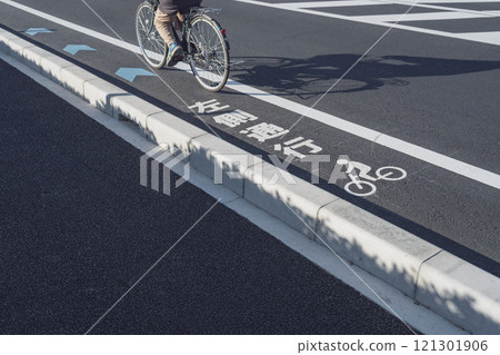 如何在自行車道上騎行 121301906