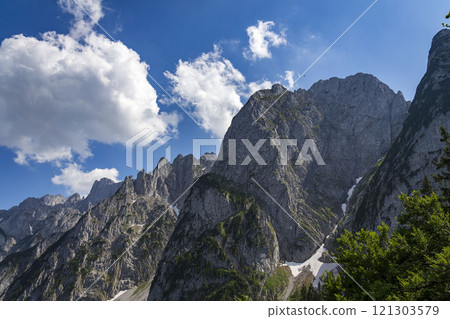 Donnerkogel Mountain in Alps, Gosau, Gmunden district, Upper Austria federal state, sunny summer day Donnerkogel Mountain in Alps, Gosau, Gmunden district, Upper Austria federal state, sunny summer day 121303579
