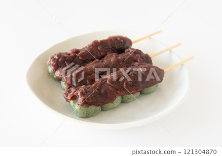 3 mugwort dumplings with bean paste on top - Japanese sweets 121304870