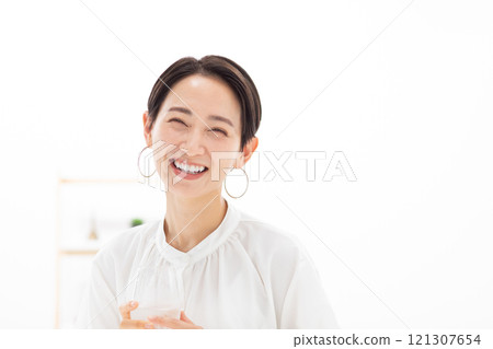 Image of a woman drinking a drink (stock photo) Image of a woman drinking a drink (stock photo) 121307654