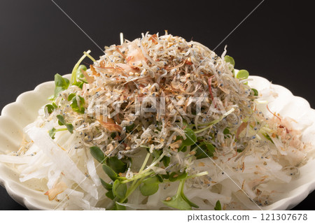 Chirimenjako蘿蔔沙拉 121307678