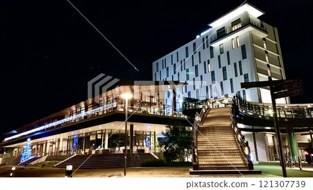 聖誕節期間的大鳥川河畔露台夜景 <小鳥川綠地/愛知縣岡崎市> 121307739