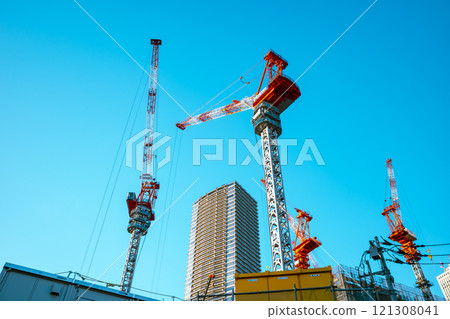 Tokyo high-rise apartment building and tower crane under construction 2024.11 c-4 light color Tokyo high-rise apartment building and tower crane under construction 2024.11 c-4 light color 121308041