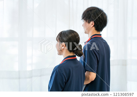 Care managers and occupational therapists working in nursing care facilities and day care centers 121308597