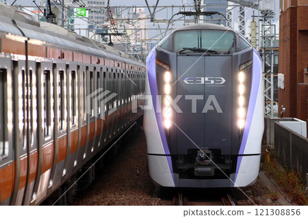 Azusa Express (E353 series train) running on the quadruple track section of the Chuo Line Azusa Express (E353 series train) running on the quadruple track section of the Chuo Line 121308856