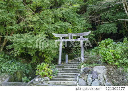Kotonoha Hachiman Shrine, Main Shrine Worship Site Entrance, Kakegawa City, Shizuoka Prefecture 121309277