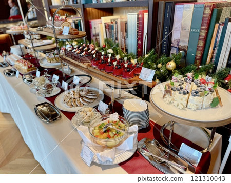 Traditional Christmas Buffet 121310043