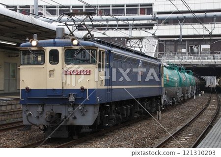 通過大宮車站的汽油運輸列車(EF65型1000系列牽引) 通過大宮車站的汽油運輸列車(EF65型1000系列牽引) 121310203