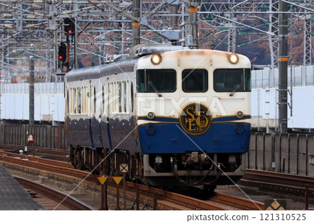 [JR West] Kilo 47 Series 7000 Series Rapid "etSETOra" (Kure Line: Mihara Station) 121310525