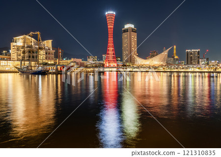 兵庫縣神戶市、神戶港塔及週邊城市景觀（夜景）正在進行翻修工程，圍牆已拆除 121310835