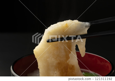 Picking up the mochi in ozoni with chopsticks Picking up the mochi in ozoni with chopsticks 121311192