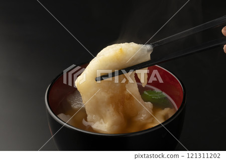 Picking up the mochi in ozoni with chopsticks Picking up the mochi in ozoni with chopsticks 121311202