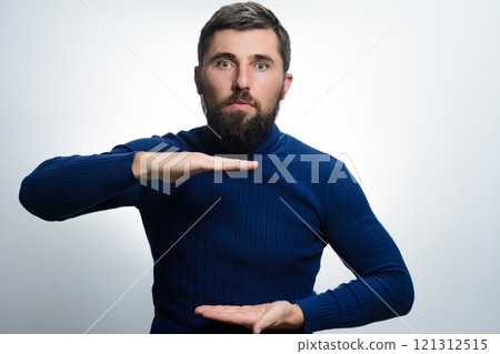 Man gesturing with hands, indicating size or shape. 121312515