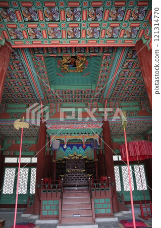 The throne of the Deoksugung Palace 121314770