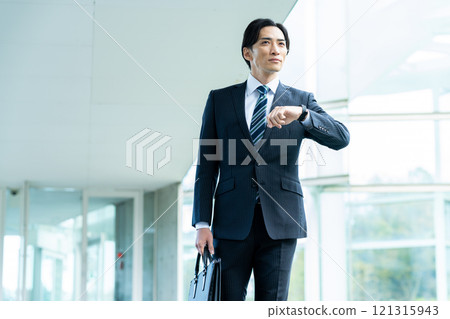 Businessman Businessman 121315943