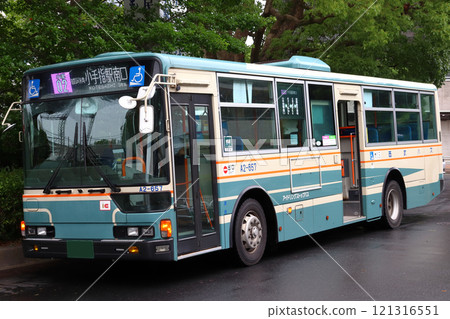 Seibu bus parked in front of the south exit of Kotesashi Station: Kote 02 Seibu bus parked in front of the south exit of Kotesashi Station: Kote 02 121316551