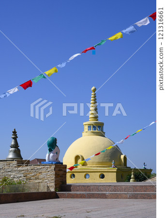 A Buddhist stupa-shaped building with sculptures at Rinpoche Bagsha datsan A Buddhist stupa-shaped building with sculptures at Rinpoche Bagsha datsan 121316661
