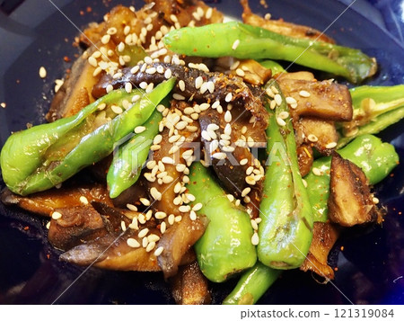 滿願寺和炒香菇,老婆的家常飯菜,在家享用的晚餐,幸福的一家人 滿願寺和炒香菇,老婆的家常飯菜,在家享用的晚餐,幸福的一家人 121319084