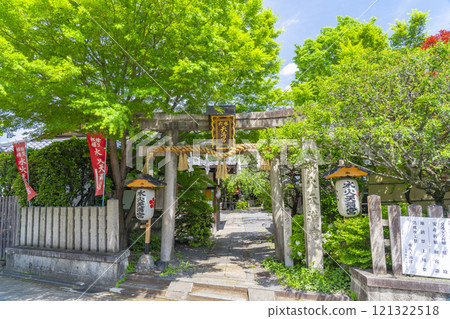 Mizuka Tenmangu Shrine surrounded by fresh greenery Mizuka Tenmangu Shrine surrounded by fresh greenery 121322518