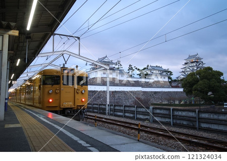 [JR西日本]115系和福山城（福園線：福山站） 121324034