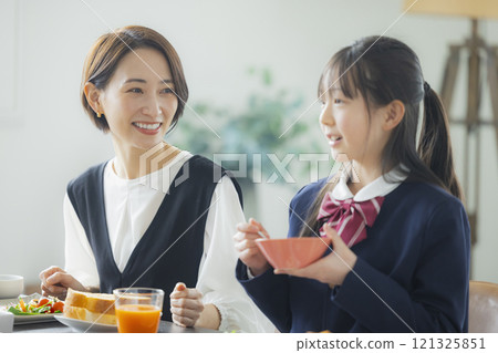 家庭早餐桌圖片 121325851