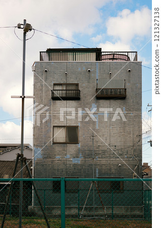 具有獨特表面材料的建築物 121327138