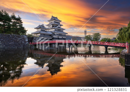 The historic Matsumoto Castle in Matsumoto, Japan The historic Matsumoto Castle in Matsumoto, Japan 121328831