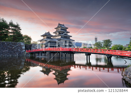 The historic Matsumoto Castle in Matsumoto, Japan The historic Matsumoto Castle in Matsumoto, Japan 121328844