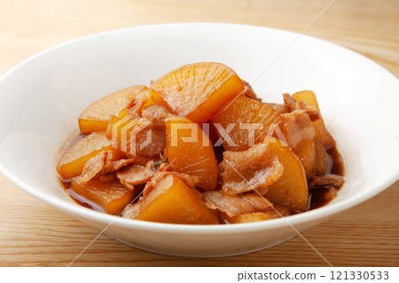 Pork belly and radish Pork belly and radish 121330533