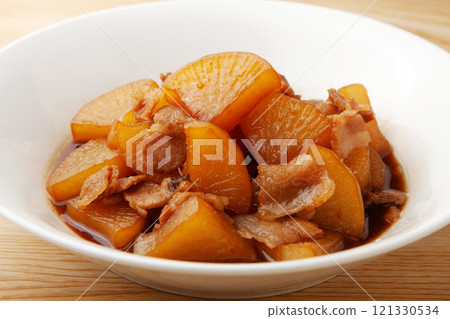 Pork belly and radish Pork belly and radish 121330534