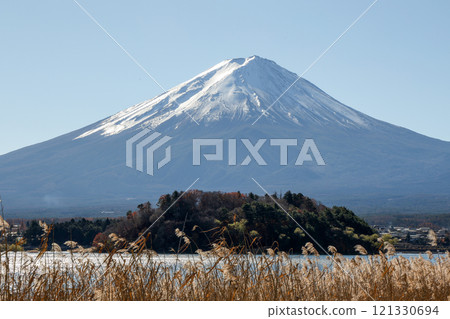 View of landscape fuji mountain in winter at Lake Kawaguchi 121330694