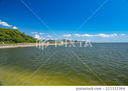 從愛知縣蒲郡市竹島大橋看到的竹島海岸風景 121332364