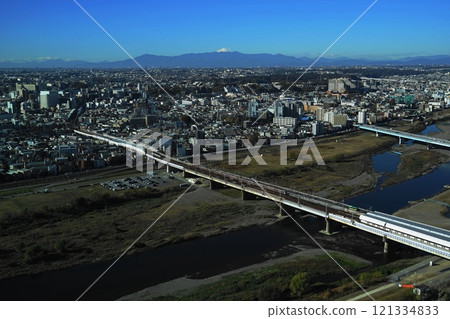 Mt. Fuji and Tama River stand out against the blue sky. December, Setagaya 1281 Mt. Fuji and Futako Tamagawa Station on the Tokyu Denentoshi Line 121334833