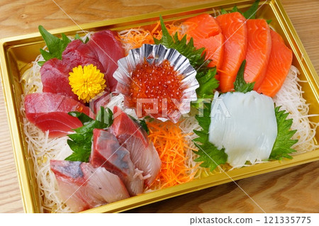 各種各樣的美味生魚片 各種各樣的美味生魚片 121335775